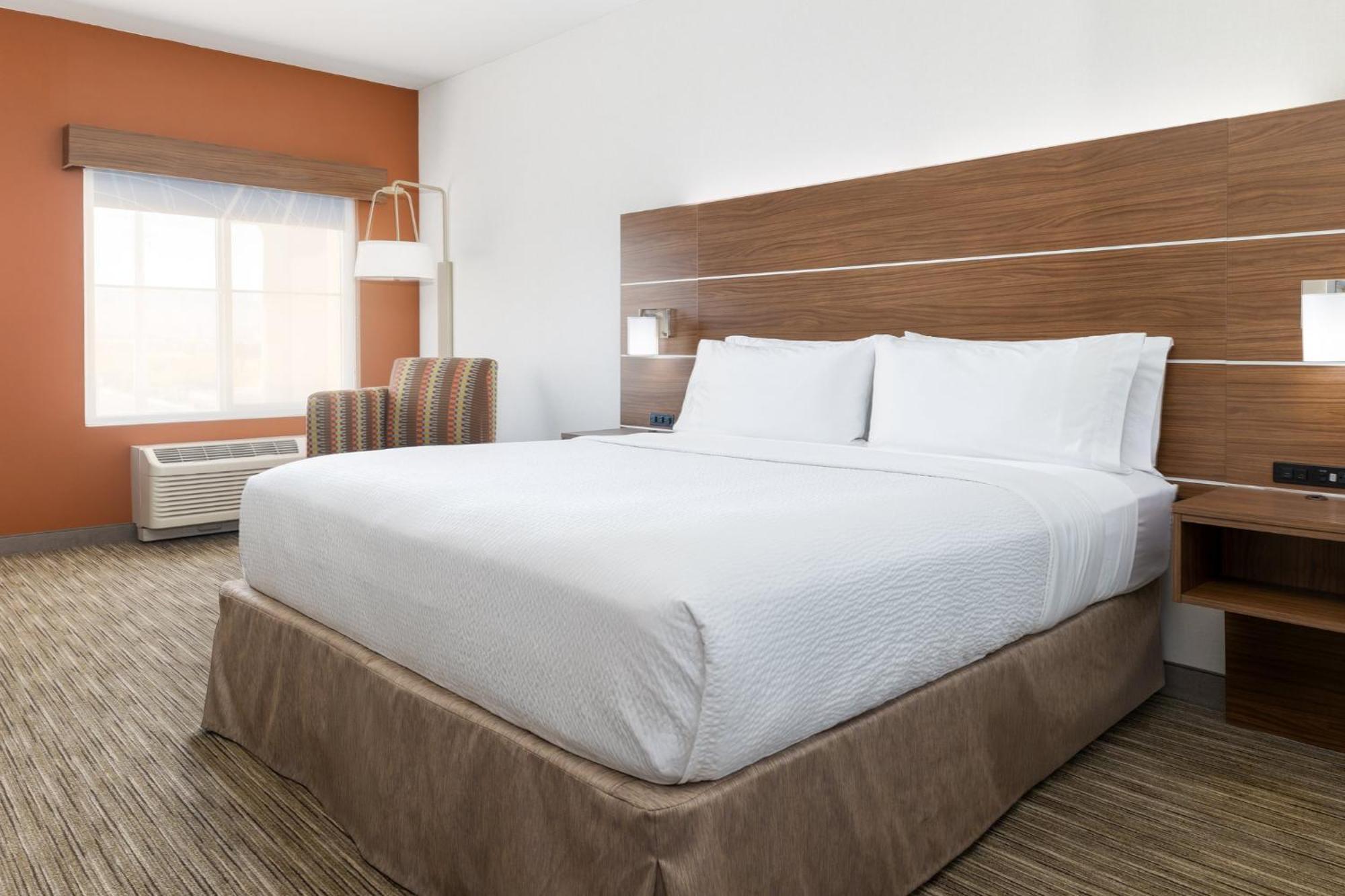 Express & Vegas Sw Springvalley By Ihg